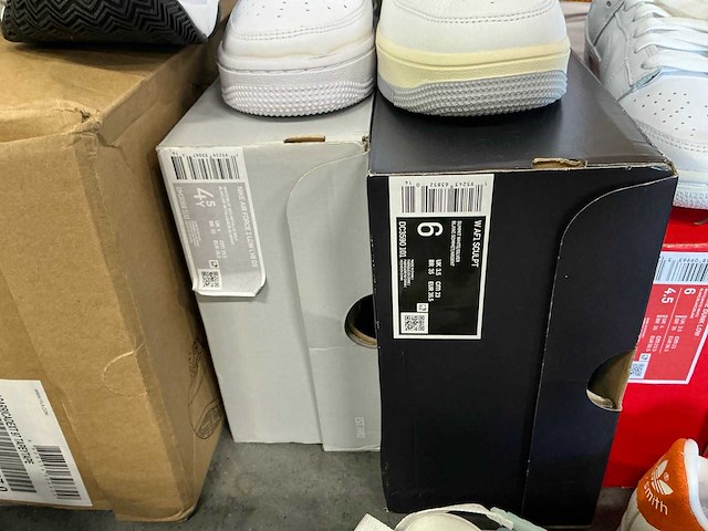 Partij diverse sneakers o.a adidas/nike/etc (64x) - afbeelding 2 van  11