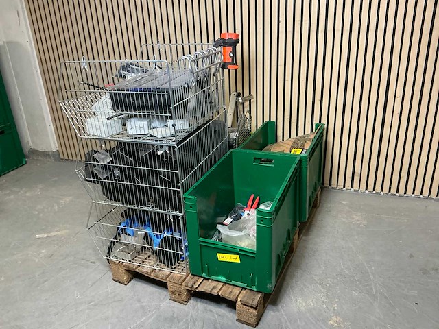 Partij diverse solar benodigdheden - afbeelding 1 van  17