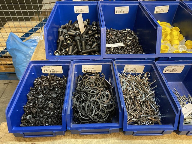 Partij diverse soorten bevestigingsmateriaal - afbeelding 4 van  11