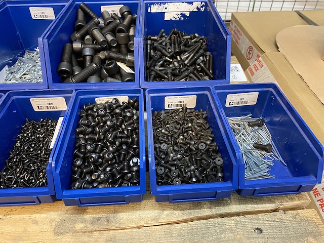 Partij diverse soorten bevestigingsmateriaal - afbeelding 8 van  11