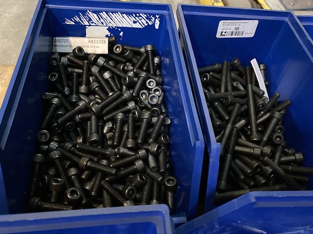 Partij diverse soorten bevestigingsmateriaal - afbeelding 3 van  12