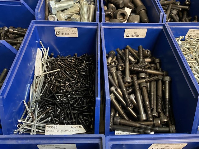 Partij diverse soorten bevestigingsmateriaal - afbeelding 8 van  12