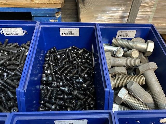 Partij diverse soorten bevestigingsmateriaal - afbeelding 11 van  12