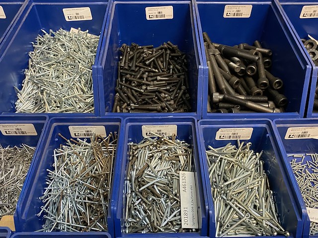 Partij diverse soorten bevestigingsmateriaal - afbeelding 2 van  12
