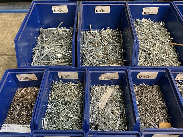 Partij diverse soorten bevestigingsmateriaal - afbeelding 4 van  12
