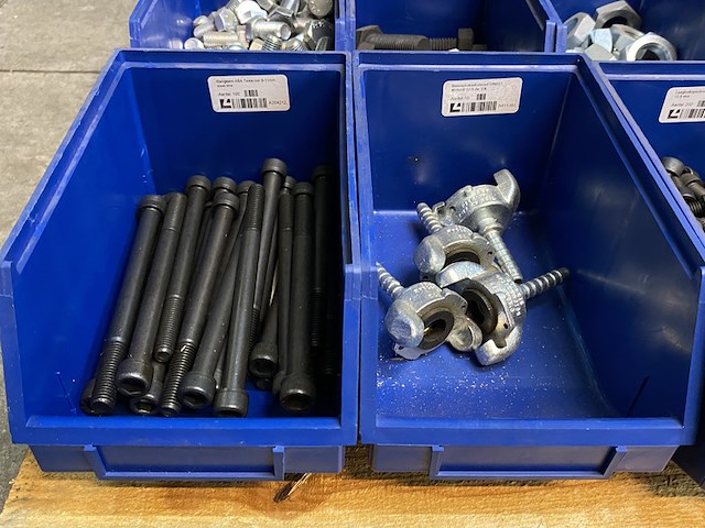 Partij diverse soorten bevestigingsmateriaal - afbeelding 6 van  13