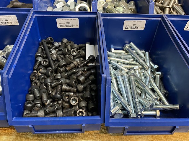 Partij diverse soorten bevestigingsmateriaal - afbeelding 7 van  13