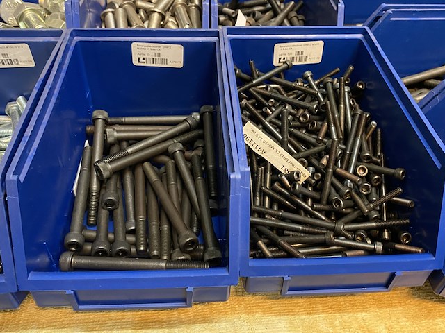 Partij diverse soorten bevestigingsmateriaal - afbeelding 8 van  13