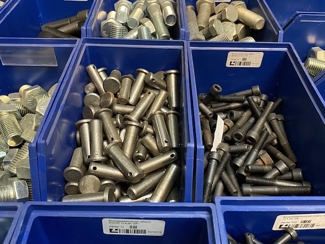 Partij diverse soorten bevestigingsmateriaal - afbeelding 9 van  13