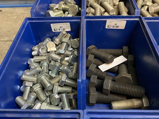 Partij diverse soorten bevestigingsmateriaal - afbeelding 11 van  13