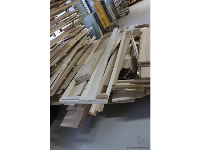 Partij diverse soorten hout - afbeelding 6 van  12