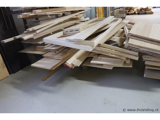 Partij diverse soorten hout - afbeelding 7 van  12