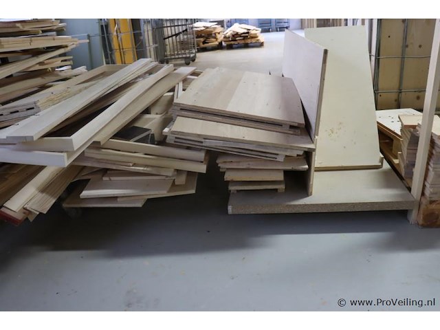 Partij diverse soorten hout - afbeelding 8 van  12