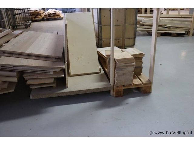 Partij diverse soorten hout - afbeelding 9 van  12