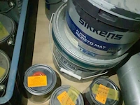 Partij diverse soorten muurverf en lak o.a. akzonobel sikkens muurverf alpha rezisto mat; staat op zolder - afbeelding 2 van  3
