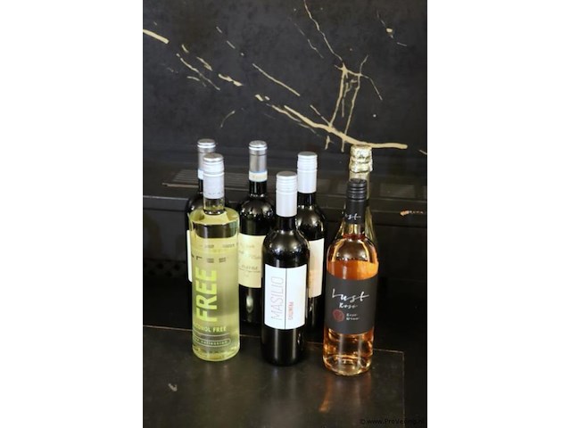 Partij diverse soorten wijnen o.a. masilio rode wijn primitivo & lust rosé wijn - afbeelding 1 van  5