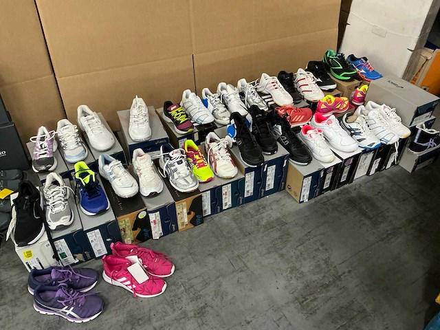 Partij diverse sport schoenen o.a adidas/asics/mizuno/etc (41x) - afbeelding 1 van  12