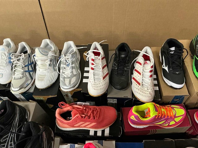 Partij diverse sport schoenen o.a adidas/asics/mizuno/etc (41x) - afbeelding 9 van  12