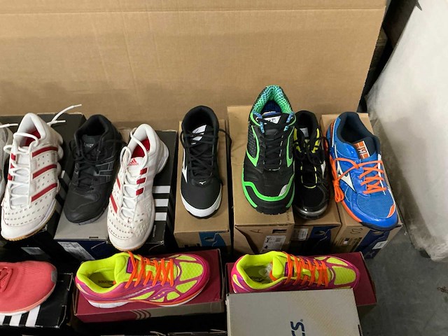 Partij diverse sport schoenen o.a adidas/asics/mizuno/etc (41x) - afbeelding 10 van  12