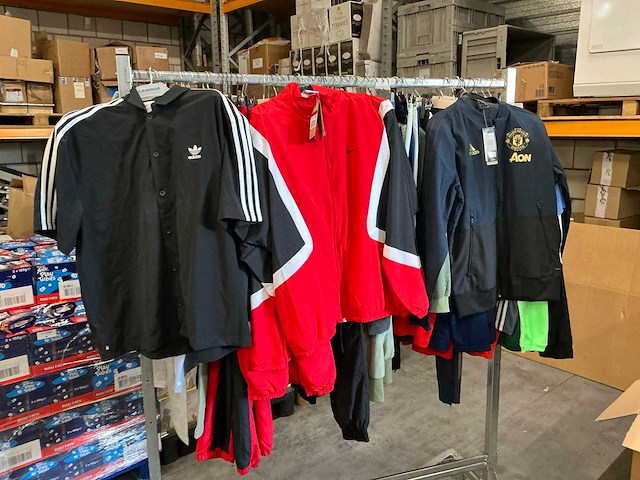 Partij diverse sportkleding o.a adidas/nike/masita/puma/etc (337x) - afbeelding 10 van  15