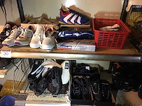 Partij diverse sportschoenen