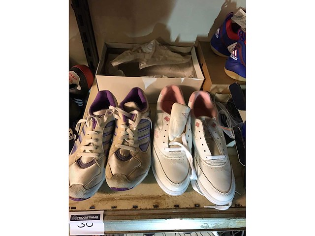 Partij diverse sportschoenen - afbeelding 2 van  6