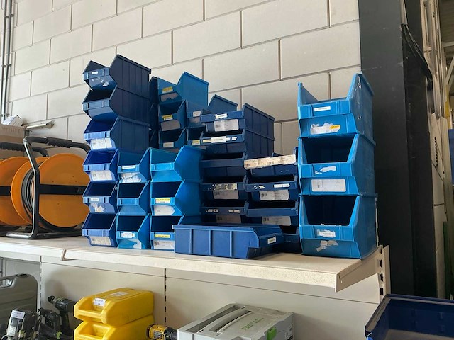 Partij diverse stapelbakken (43x) - afbeelding 1 van  2