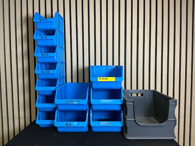 Partij diverse stapelbakken - afbeelding 1 van  5