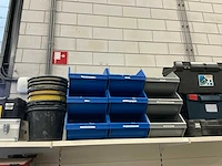 Partij diverse stapelbakken/gereedschapskoffers/emmers (39x) - afbeelding 3 van  5