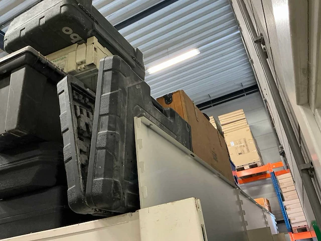 Partij diverse stapelbakken/gereedschapskoffers/emmers (39x) - afbeelding 5 van  5