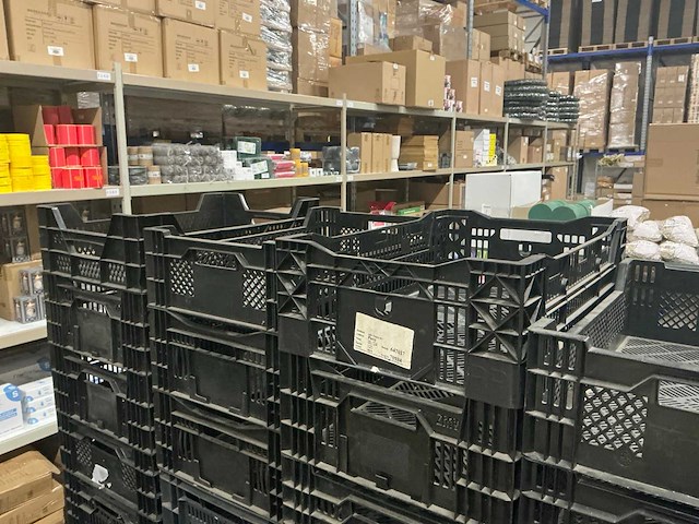 Partij diverse stapelkratten l60xb40cm (124x) - afbeelding 5 van  5