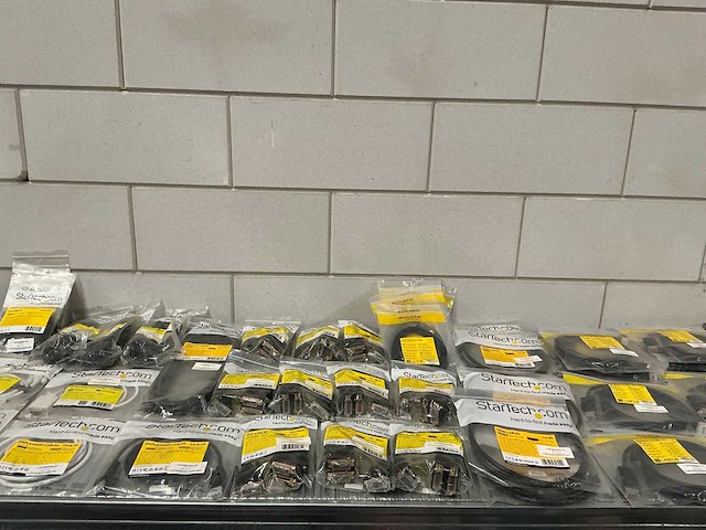 Partij diverse startech kabels (51x) - afbeelding 1 van  14