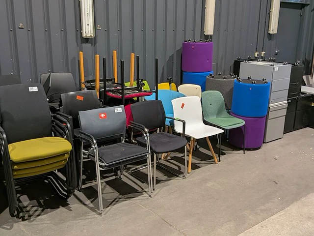 Partij diverse stoelen- en zitmeubels - afbeelding 1 van  6