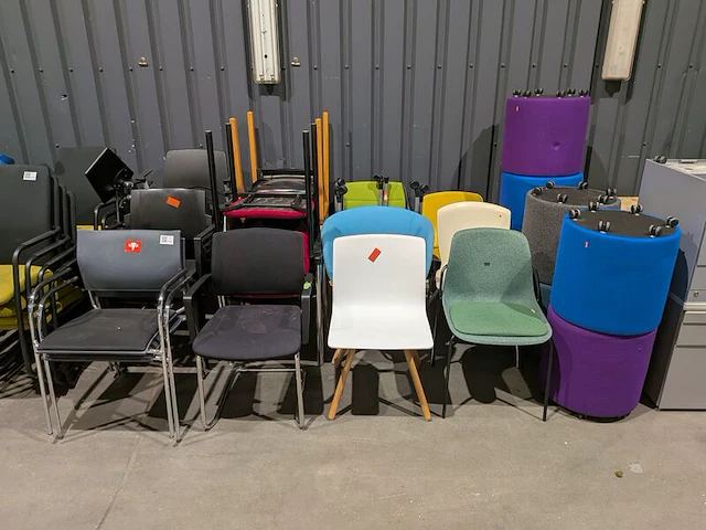 Partij diverse stoelen- en zitmeubels - afbeelding 2 van  6