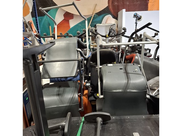 Partij diverse stoelen en 2x tafel - afbeelding 2 van  15