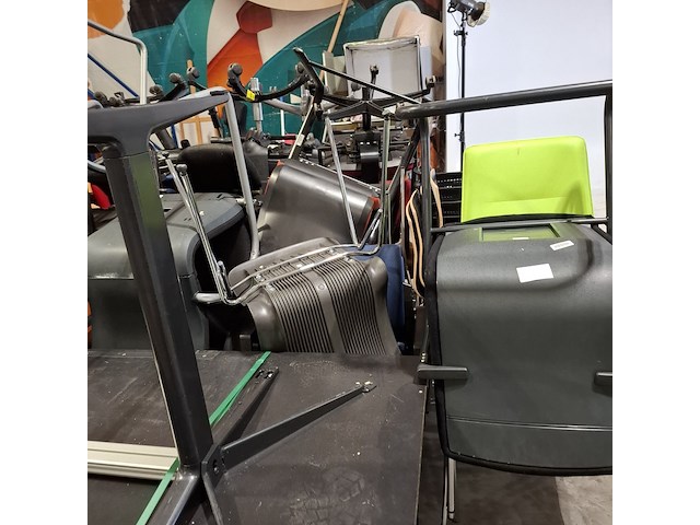 Partij diverse stoelen en 2x tafel - afbeelding 3 van  15