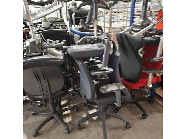 Partij diverse stoelen en 2x tafel - afbeelding 6 van  15