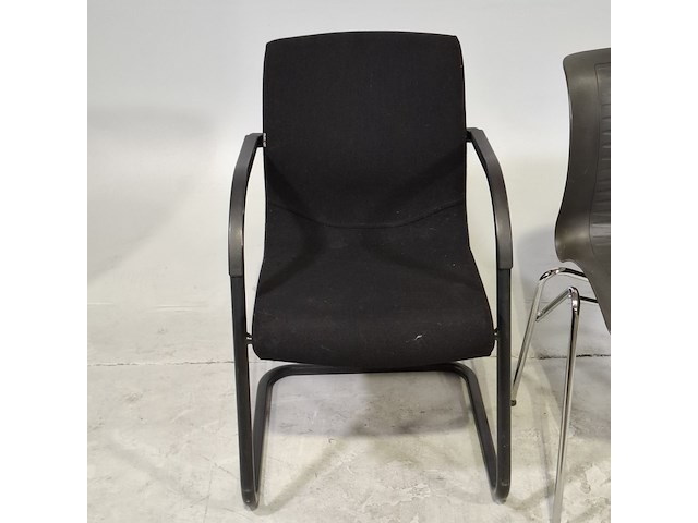 Partij diverse stoelen en 2x tafel - afbeelding 9 van  15