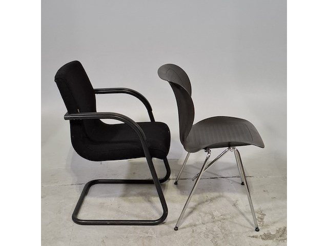 Partij diverse stoelen en 2x tafel - afbeelding 12 van  15