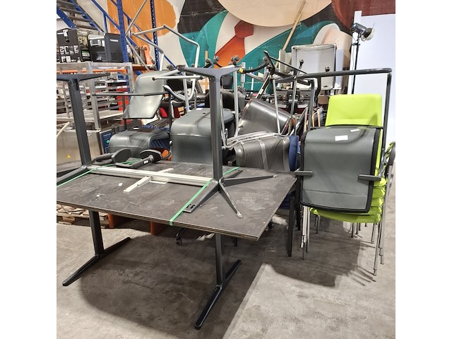 Partij diverse stoelen en 2x tafel - afbeelding 14 van  15