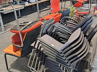Partij diverse stoelen en 3x bijzettafel - afbeelding 2 van  11