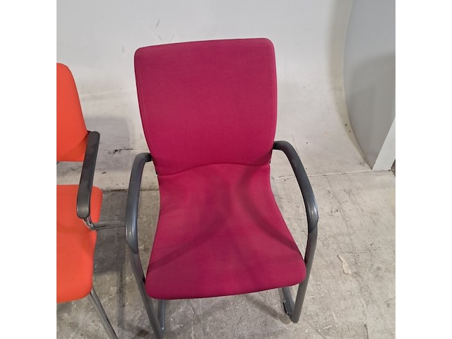 Partij diverse stoelen en 3x bijzettafel - afbeelding 7 van  11