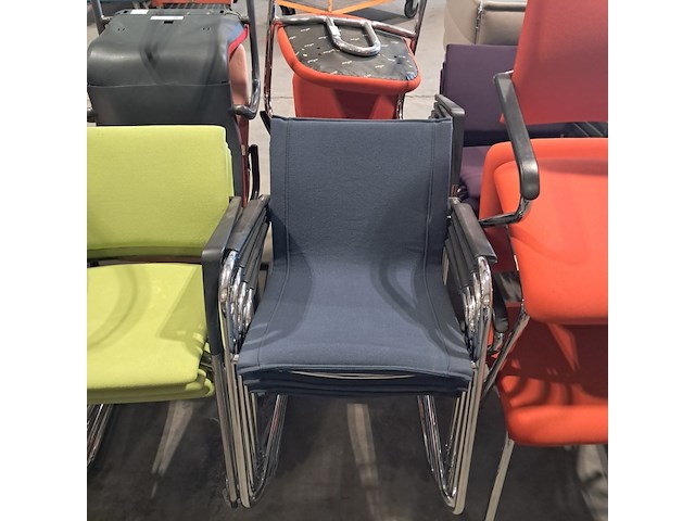 Partij diverse stoelen en 3x bijzettafel - afbeelding 11 van  11