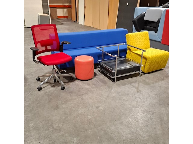 Partij diverse stoelen en banken, o.a johanson - afbeelding 1 van  13