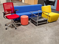 Partij diverse stoelen en banken, o.a johanson