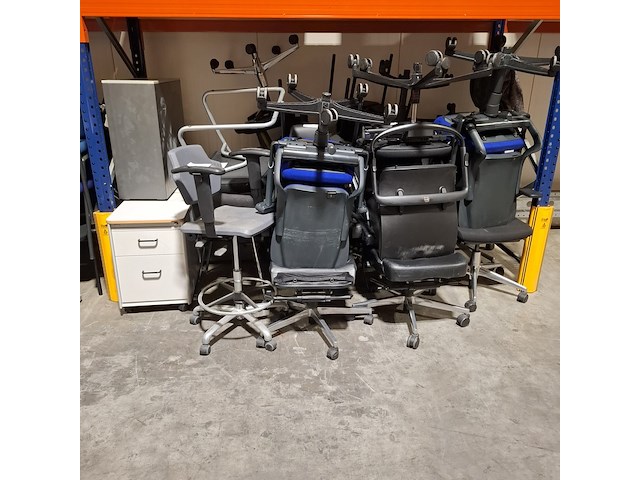 Partij diverse stoelen en bureaustoelen - afbeelding 1 van  7