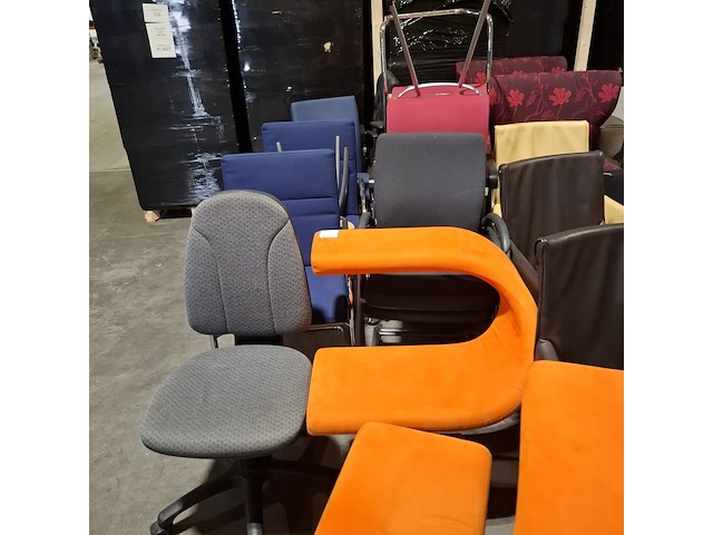Partij diverse stoelen en fauteuils - afbeelding 12 van  13