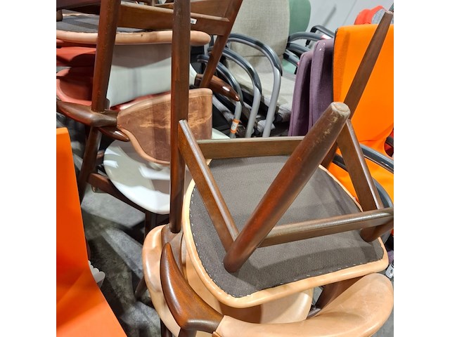 Partij diverse stoelen, o.a artifort, ahrend - afbeelding 2 van  13