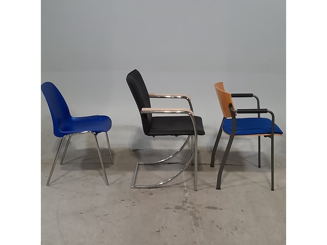 Partij diverse stoelen o.a. thonet - afbeelding 2 van  7