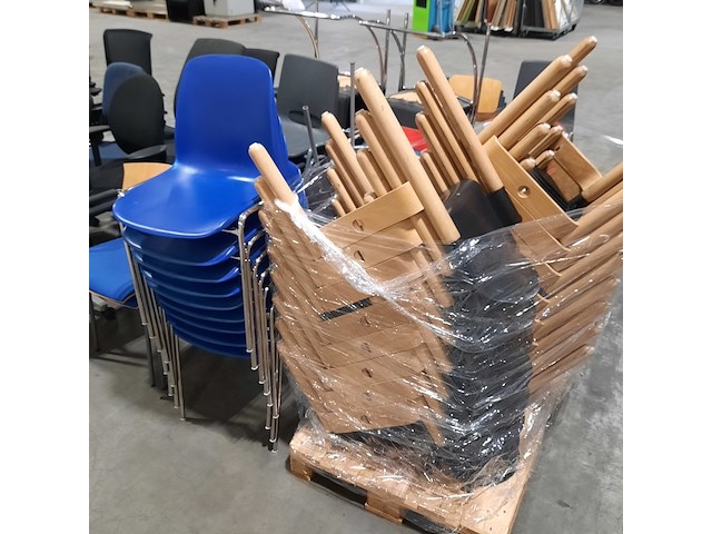Partij diverse stoelen o.a. thonet - afbeelding 6 van  7